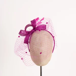 Fascinator mit Schleier und Federn