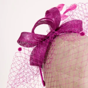 Fascinator mit Schleier und Federn