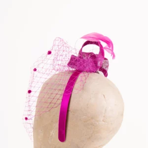Fascinator mit Schleier und Federn