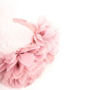 Fascinator mit Blumen und Schleier