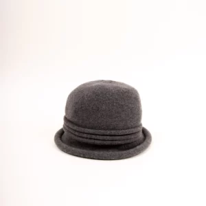 Strickhut aus Wolle mit Raffung