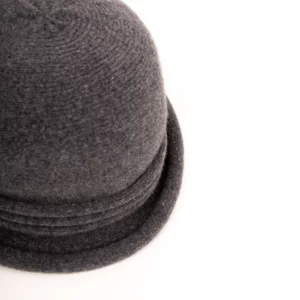 Strickhut aus Wolle mit Raffung