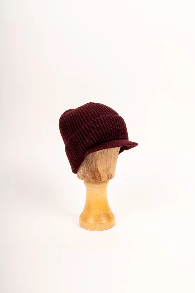 Grote Strickmütze mit Schirm aus Wolle