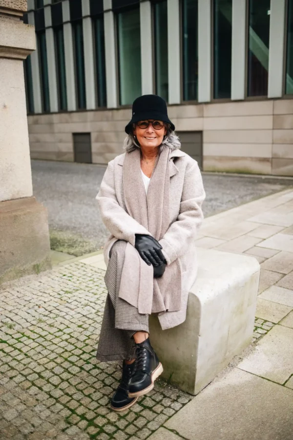 Loevenich Bucket Hat aus Wolle Grote soft gerippter Strickschal GOTS