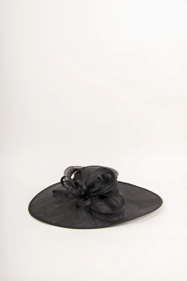 Großer Sinamay Saucer Judith