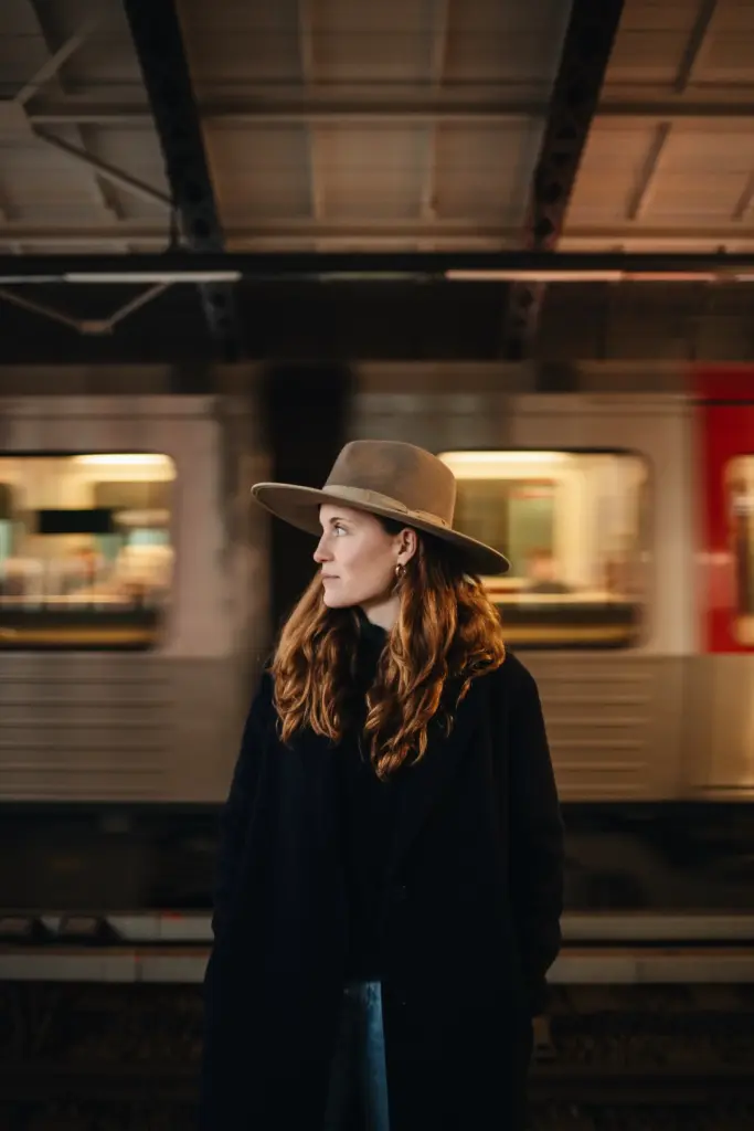 Brixton Jo Rancher sand worn wash am ubahn gleis