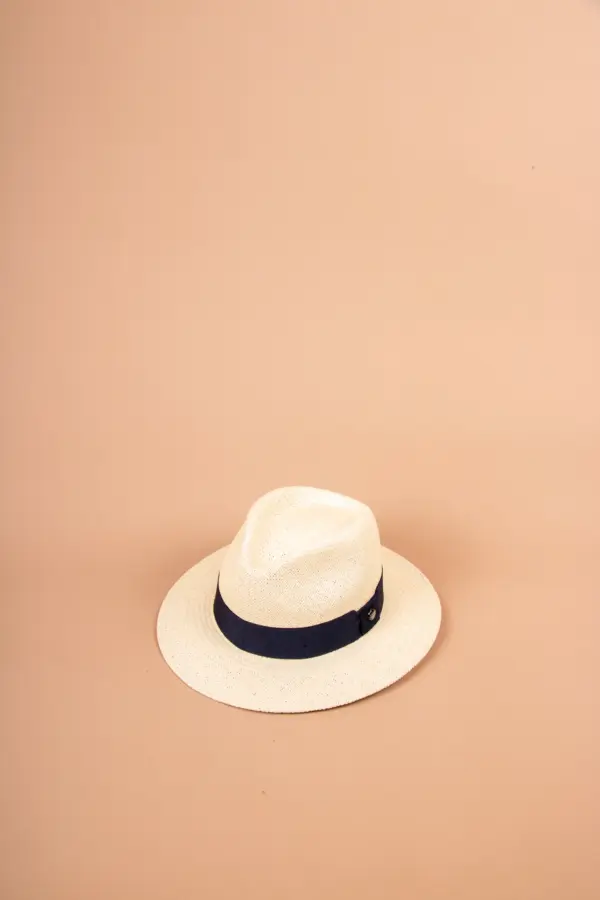 Vintimilla Hat Sydney torcido