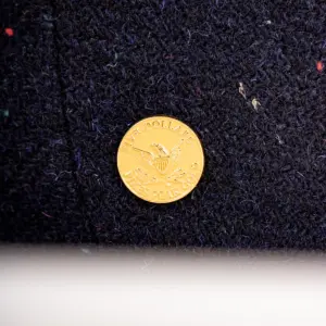 Stetson Kent Harris Tweed 160 Years Detail Dekoration Münze