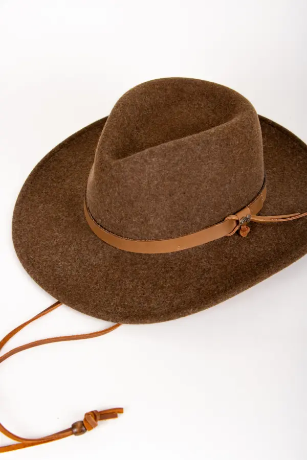 Bailey Morgan Traveller mit Lederband Bailey Morgan Traveller mit Lederband