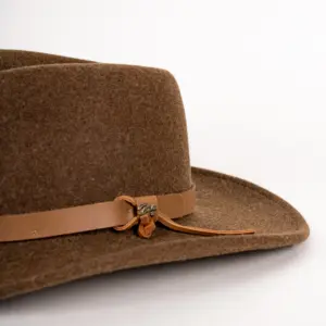 Bailey Morgan Traveller mit Lederband Detailansicht Hutband Leder