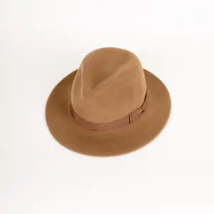 Bailey Curtis Hellbraun