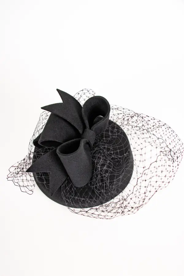 Fascinator Dorothy Wollfilz mit Schleier