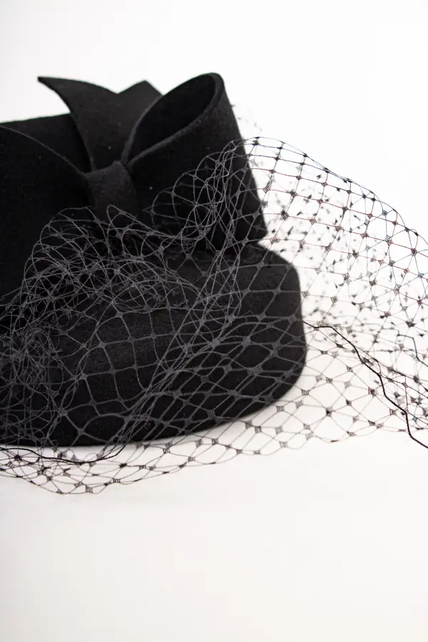 Fascinator Dorothy Wollfilz mit Schleier
