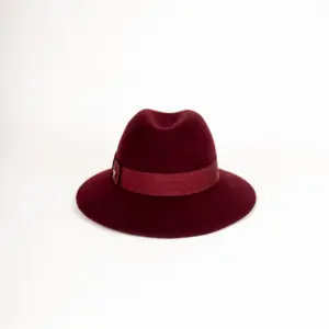 Panizza Delia mit abgenähtem Rand Bordeaux