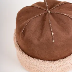 Bedacht Aldor Toque Lammfelloptik