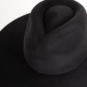 Webahats Isa Velourfilzhut Schwarz