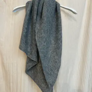 Faible and Failure Dreieckstuch Grau Meliert