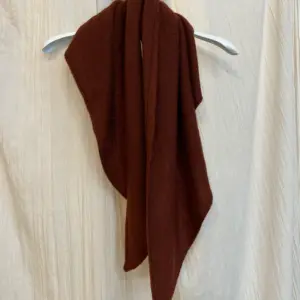 Faible and Failure Dreieckstuch Burgund