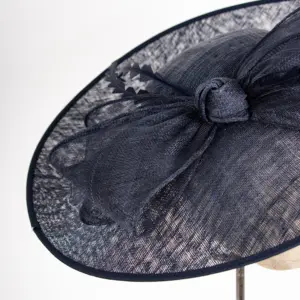 McBurn Sinamay Saucer Chiara mit Federn