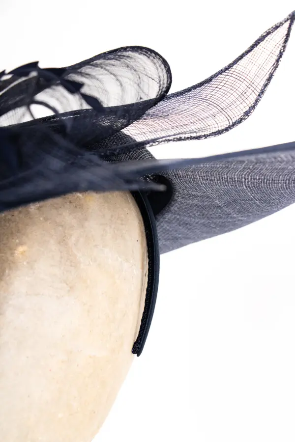 McBurn Sinamay Saucer Chiara mit Federn