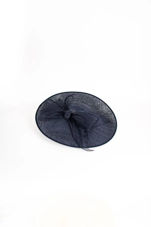 McBurn Sinamay Saucer Chiara mit Federn