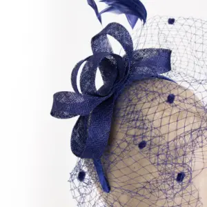 Fascinator mit Schleier und Federn