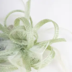 McBurn Clip Fascinator mit Federn Salbei
