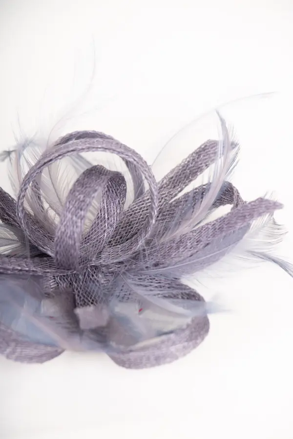McBurn Clip Fascinator mit Federn Anthrazit