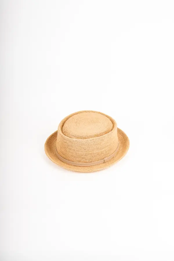 Fiebig Porkpie aus Raffia Stroh, Porkpie klar Form, Fiebig Hamburg