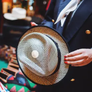 Vintimilla Hat Diamante bicolor