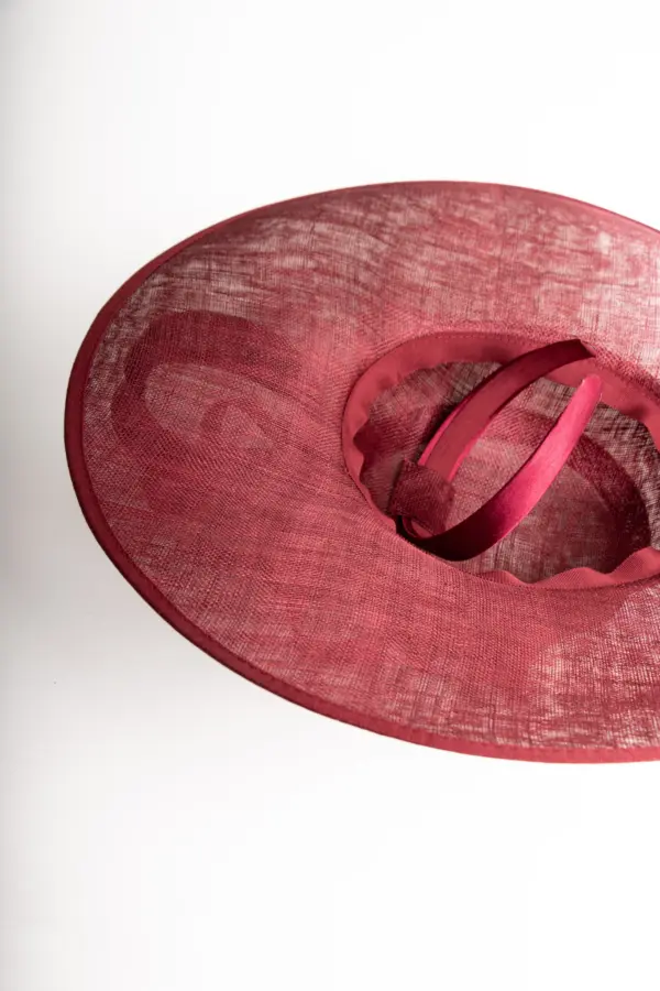 Großer Sinamay Saucer Judith