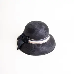Cloche Damenhut aus Parasisol-Stroh