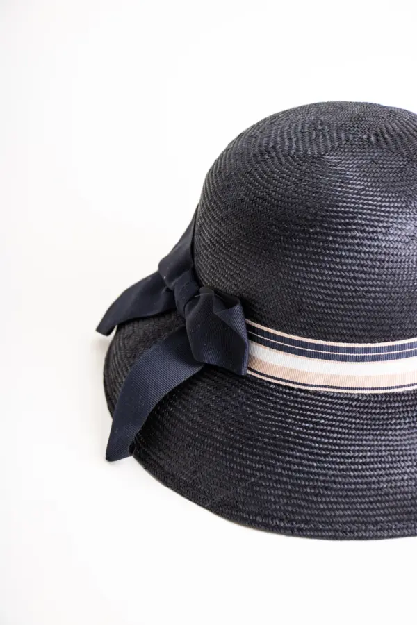 Cloche Damenhut aus Parasisol-Stroh Cloche Damenhut aus Parasisol-Stroh