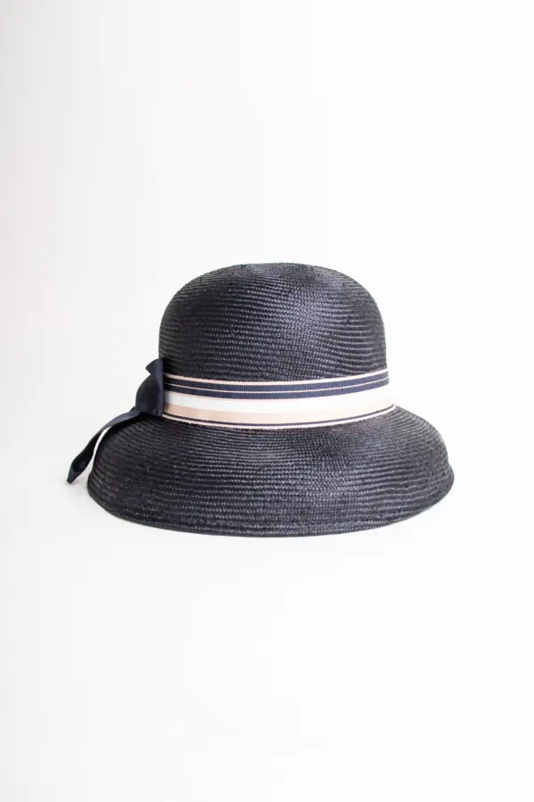 Cloche Damenhut aus Parasisol-Stroh Cloche Damenhut aus Parasisol-Stroh