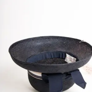 Cloche Damenhut aus Parasisol-Stroh