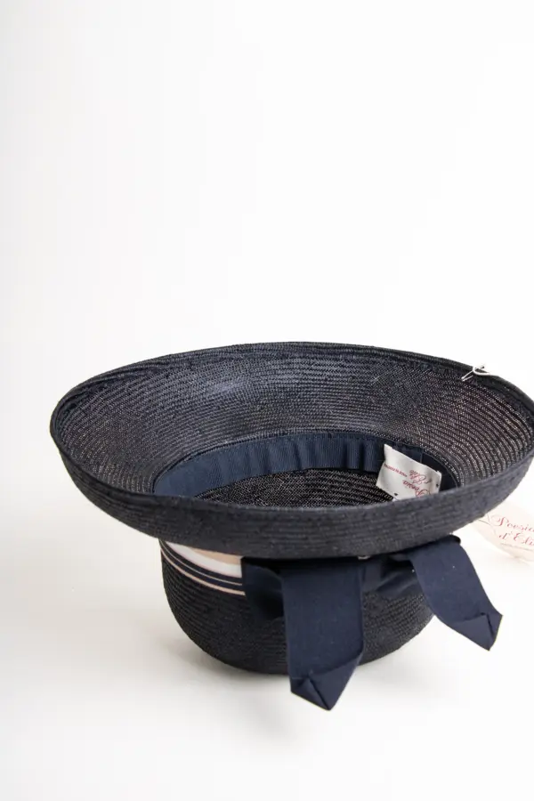 Cloche Damenhut aus Parasisol-Stroh Cloche Damenhut aus Parasisol-Stroh