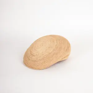 Bedacht Cap aus Stroh