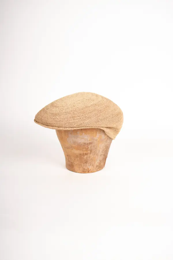 Bedacht Cap aus Stroh