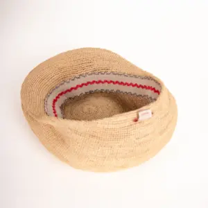 Bedacht Cap aus Stroh