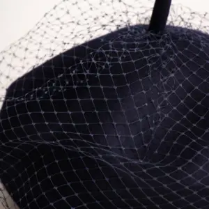 McBurn Baske aus Wollfilz mit Schleier