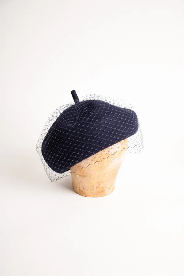 McBurn Baske aus Wollfilz mit Schleier McBurn Baske aus Wollfilz mit Schleier