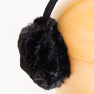 McBurn Earmuffs aus Webpelz, Schwarz