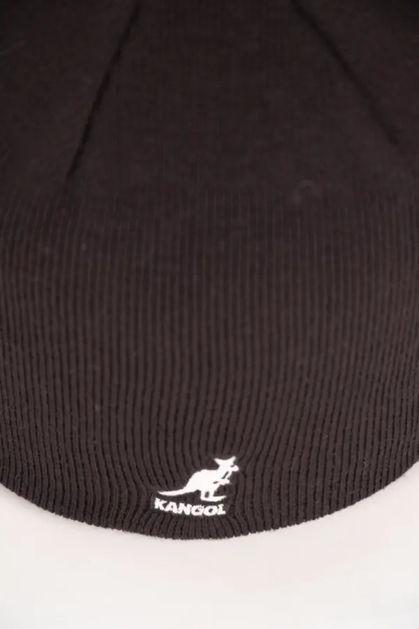 Schwarze Mütze mit Kangol-Logo